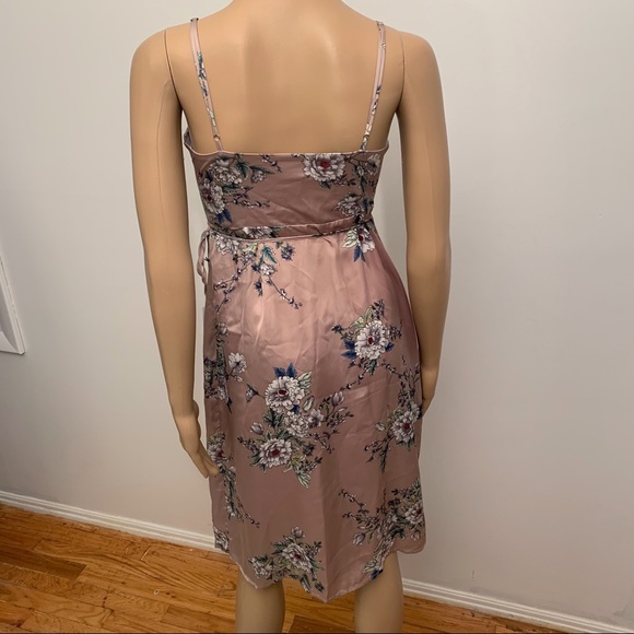 ASTR The Label Wrap Dress NWT Medium - Picture 6 of 8